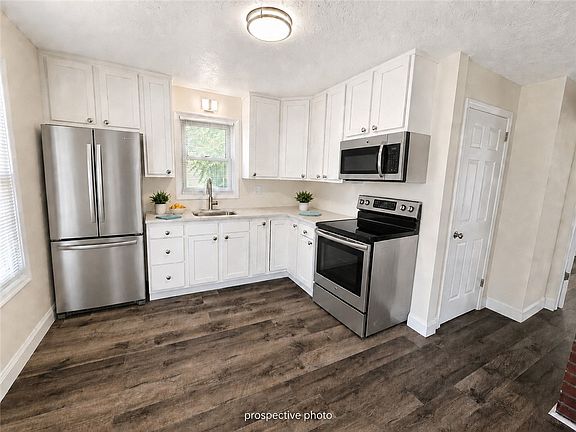 4th image of 1198 Arch St