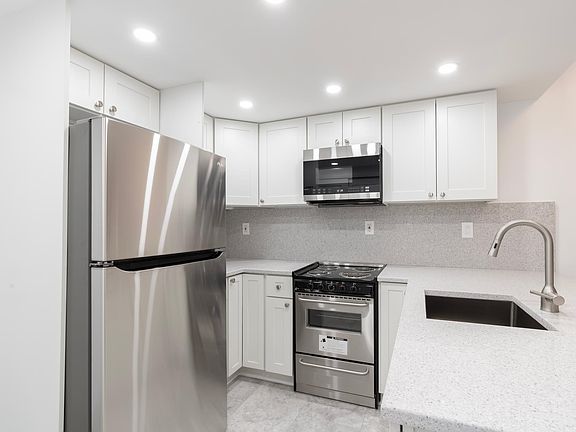 3rd image of 234 Antiquera Ave APT 10