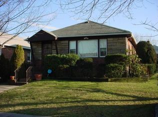 26204 59th Ave, Little Neck, NY 11362