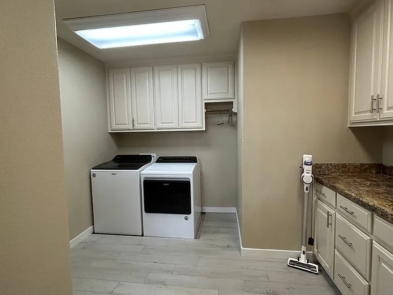 5900 Oak Creek Dr — Photo 16