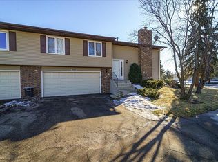 10390 Juniper Ln, Eden Prairie, MN 55347