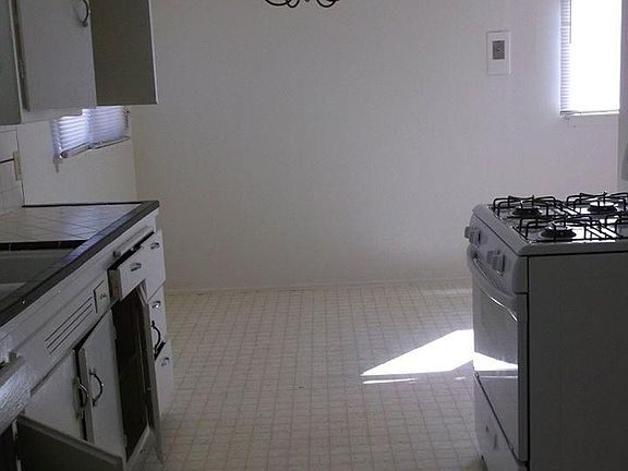 3rd image of 25866 Bel Aire Dr