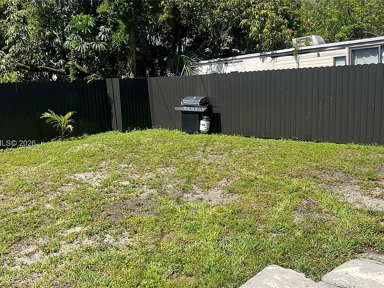 2330 NW 13th St — Photo 22