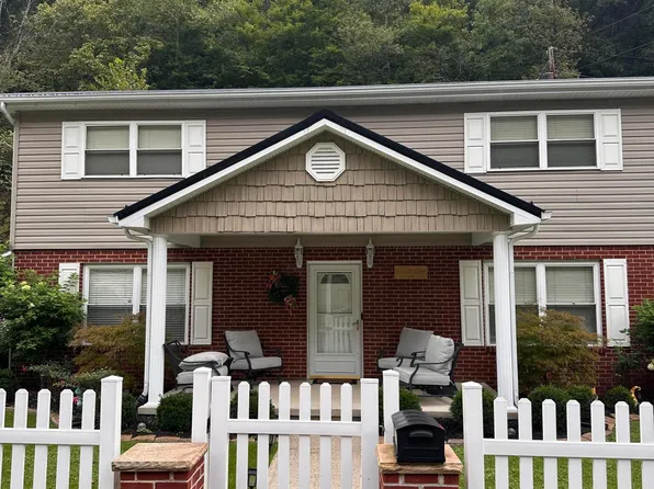 165 Preston Est, Paintsville, KY 41240