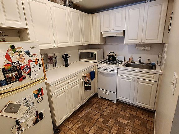 4th image of 141 W 75th St APT A