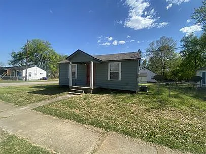 2104 Savannah Street — Photo 1