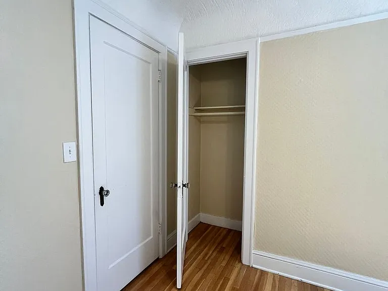 Flanders Apartments — Photo 56