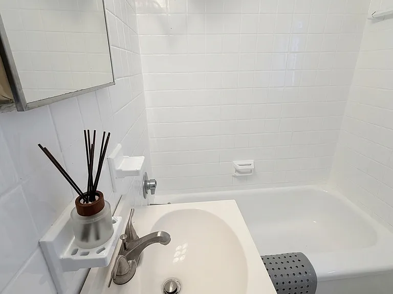 1061 Nokomis St — Photo 17