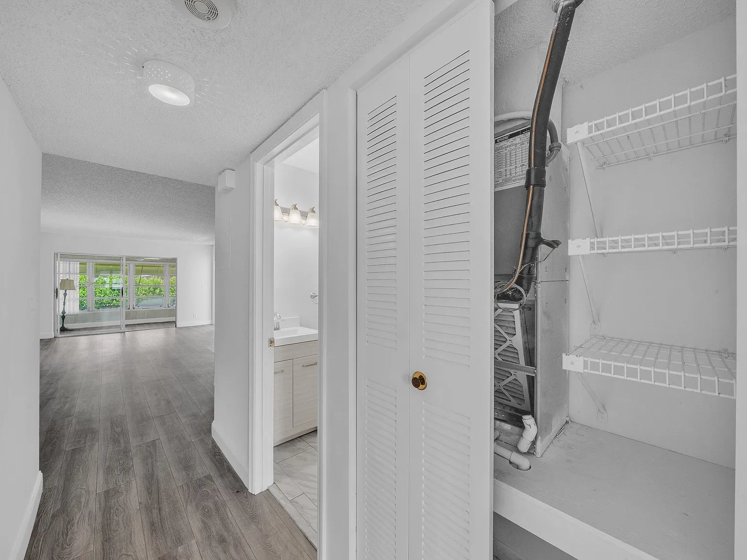 1 bed, 2.0 bath, 1080 sqft, $1,800 — Photo 3