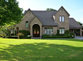 6770 Capitol St, Groves, TX 77619