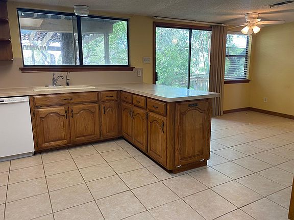 Kitchen and Breakfast Area