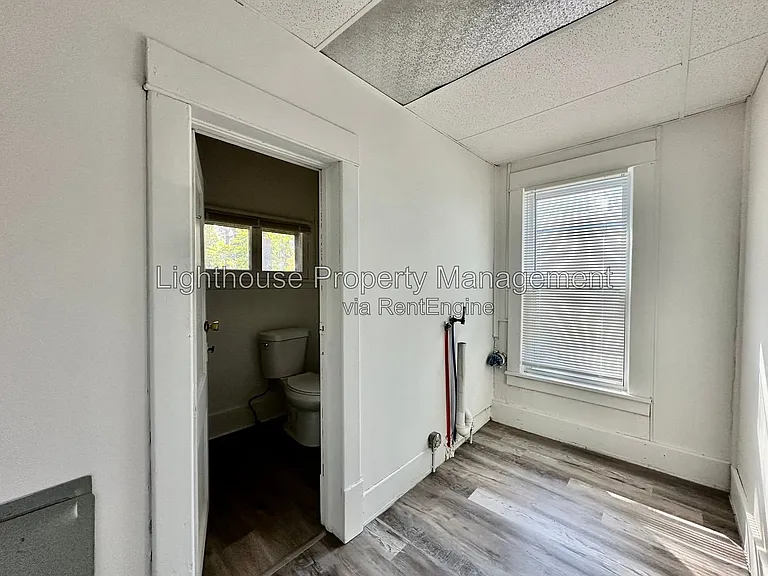 2528 Hoyt St — Photo 10
