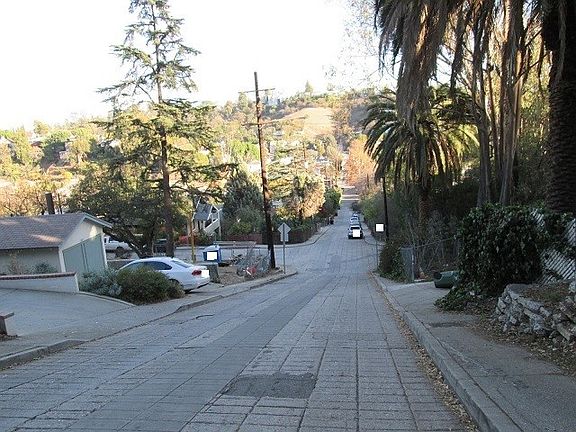 5th image of 1811 Baxter St