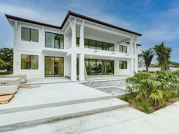 4th image of 121 Bay Colony Dr