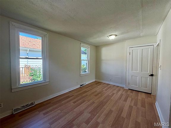 5th image of 1302 W Edwards St