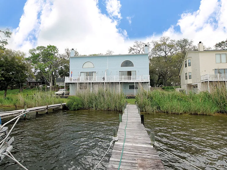 561 Bayshore Dr — Photo 5