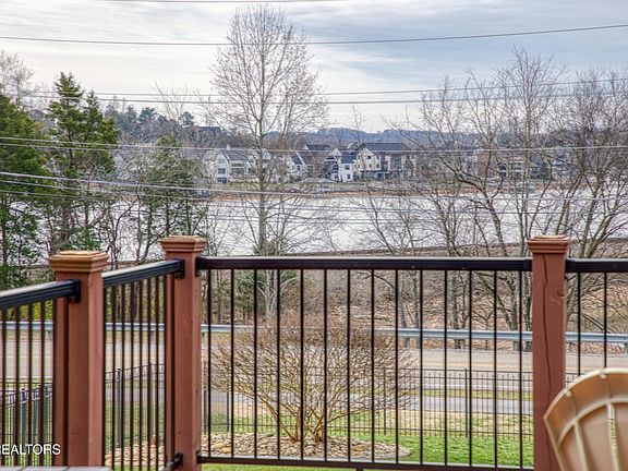 3rd image of 12128 Brookstone Dr