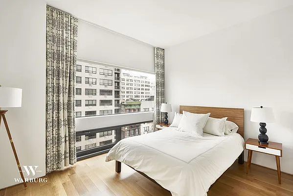 Sold by Warburg | media 30