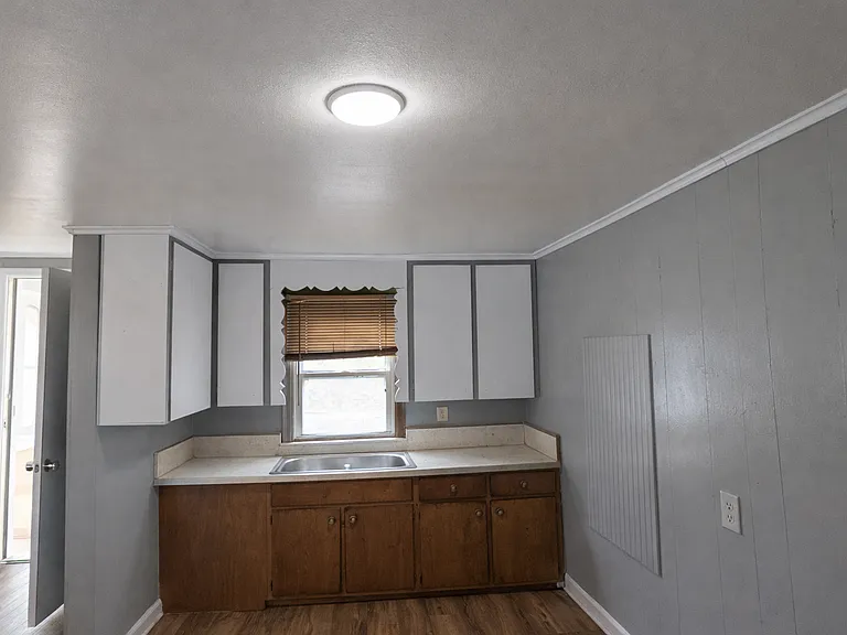 305 W Maple St #3 — Photo 7