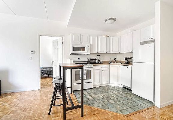 5th image of 129 Boerum Pl APT 3H