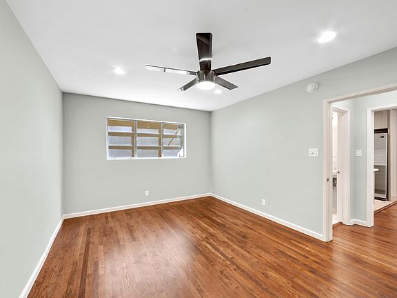 3rd image of 1023 N Hayworth Ave APT 2