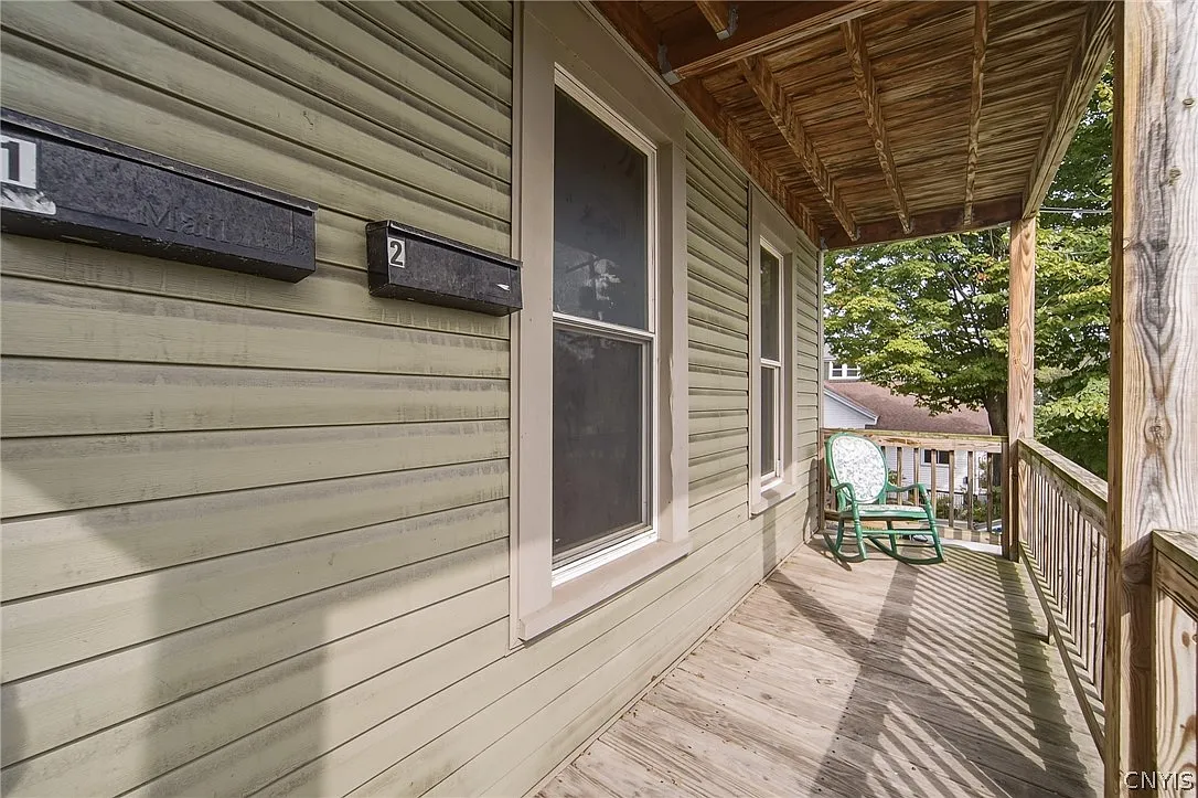 2 bed, 1.0 bath, 1888 sqft, $1,400 — Photo 3