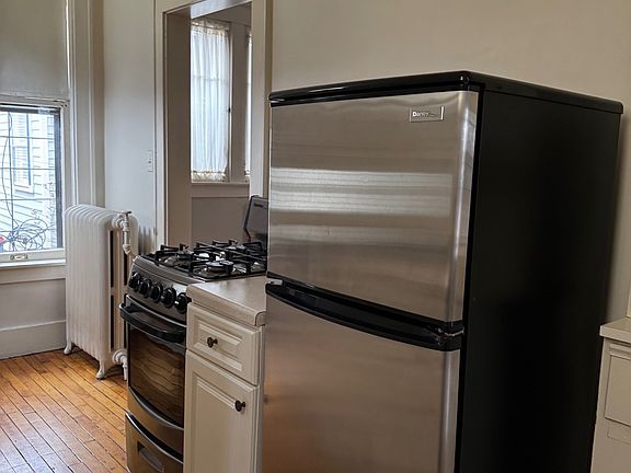 5th image of 246 Prospect Ave NE #3