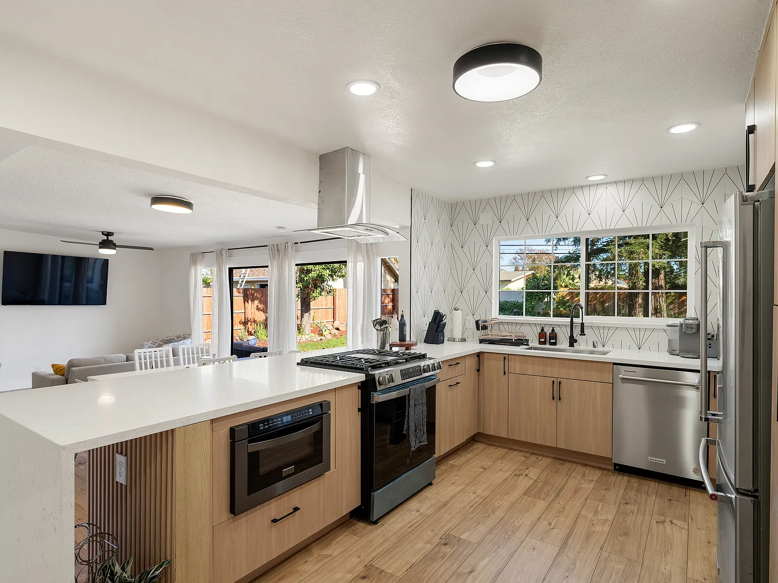 4 bed, 1680 sqft, $3,800 — Photo 4