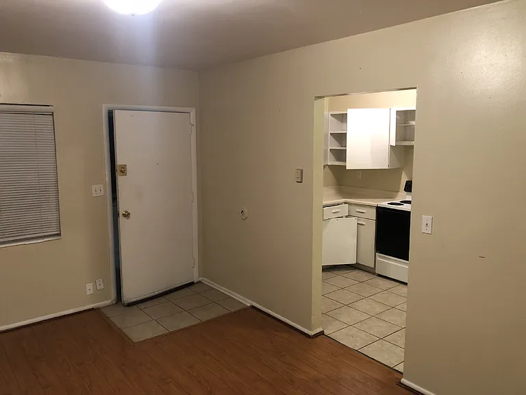 838 S Roberta St #1 — Photo 3