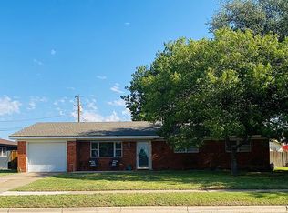 1403 3rd St, Plains, TX 79355