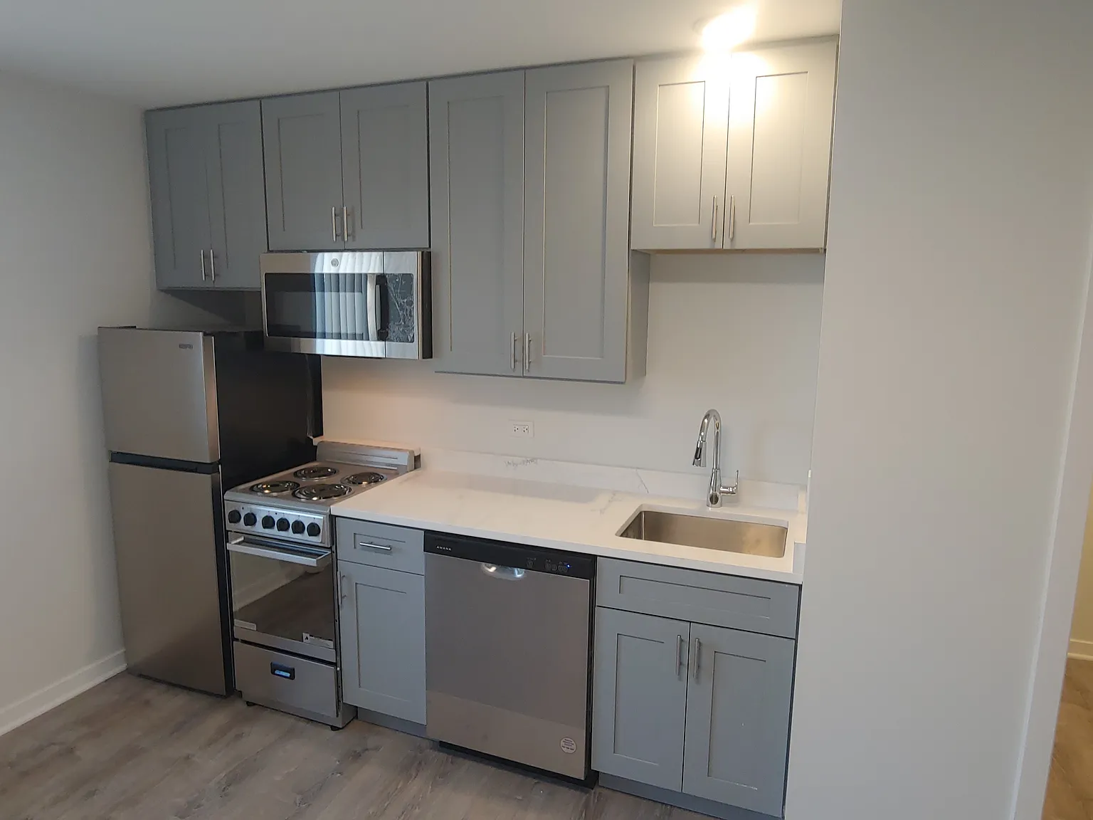 1 bed, 480 sqft, $1,300 — Photo 4