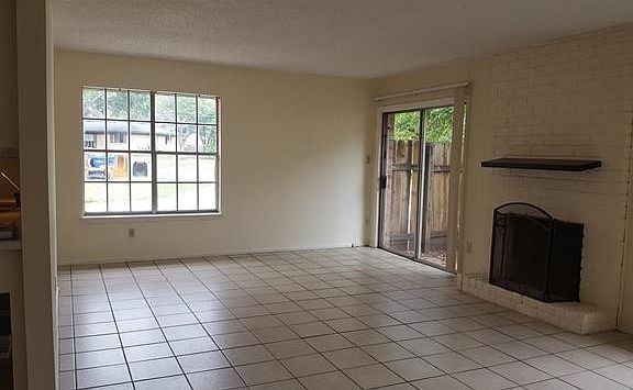 4th image of 9900 Randall Dr #B