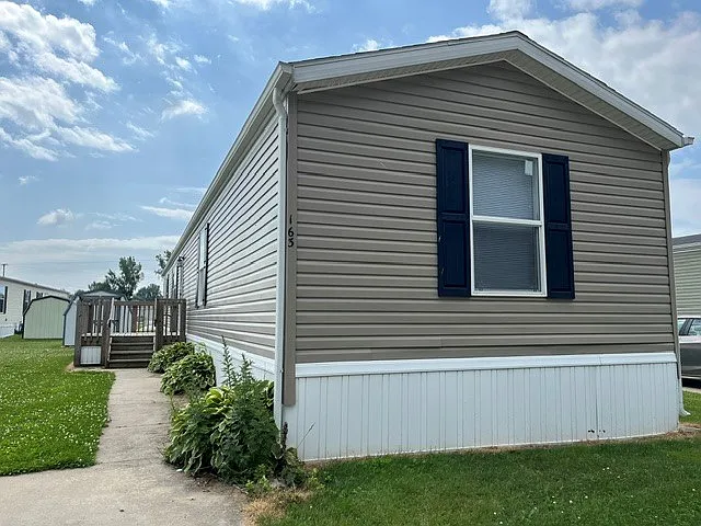 11 Meadows — Photo 24