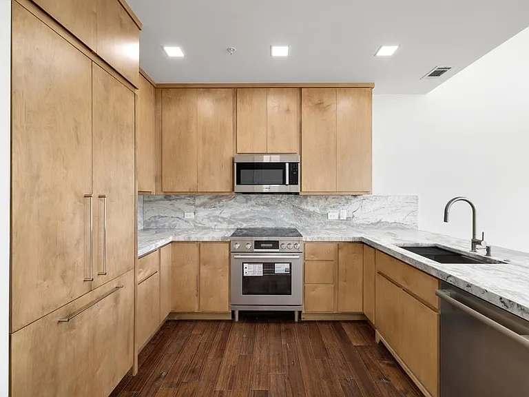 1281 E Main St #3 — Photo 6