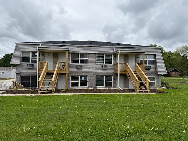 1201 Dixon Avenue - F — Photo 1