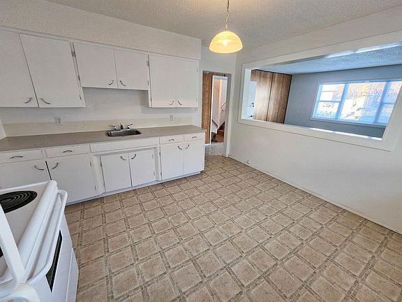 3rd image of 10507 102nd Ave #4