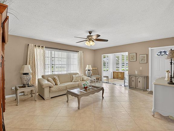5th image of 1025 South Drive #D