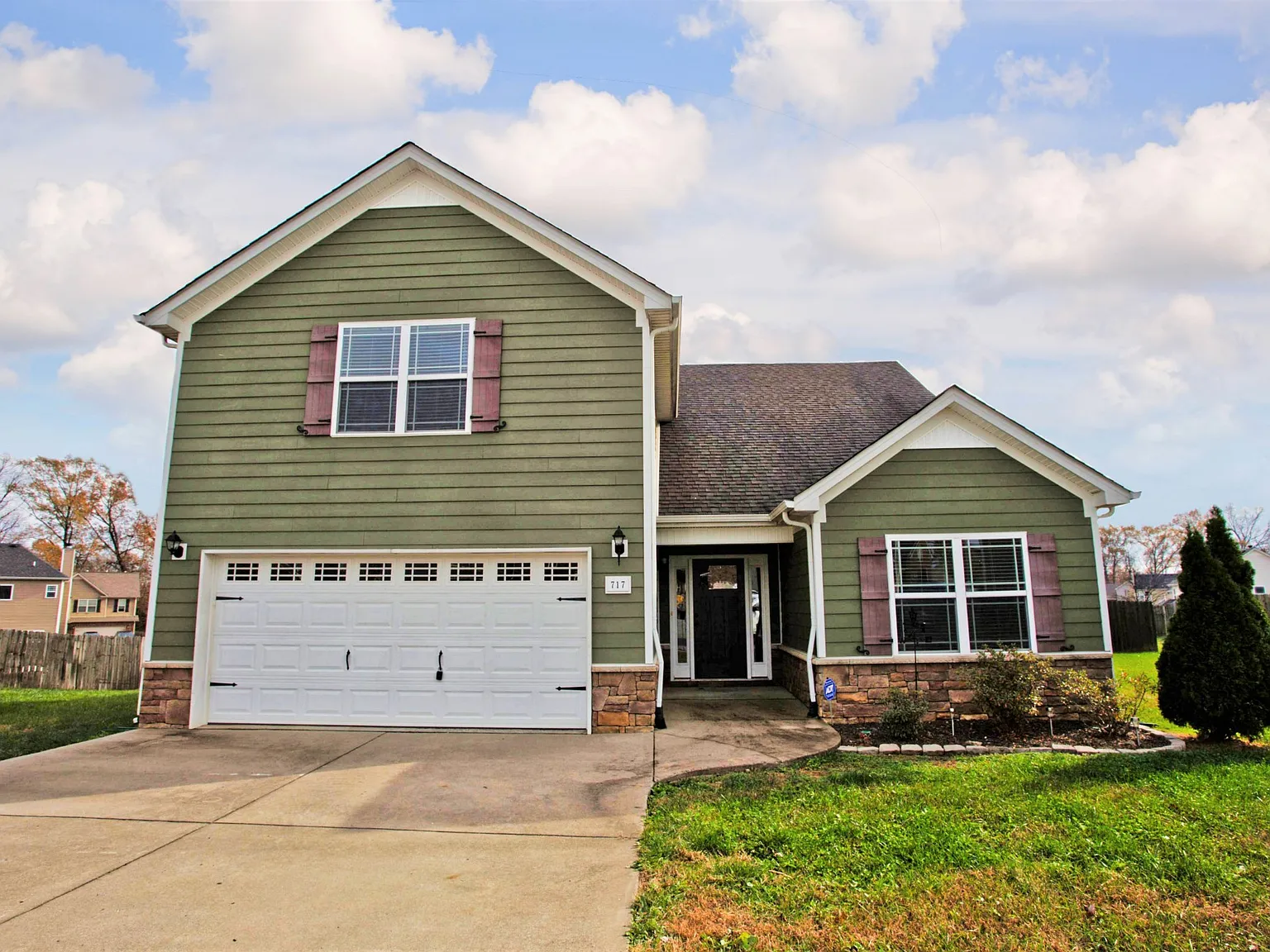 3 bed, 2003 sqft, $2,100 — Photo 1