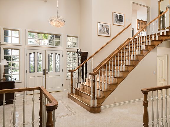 Impressive & elegant foyer