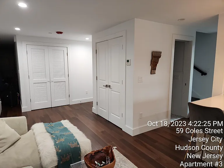 Entrance and coat closet