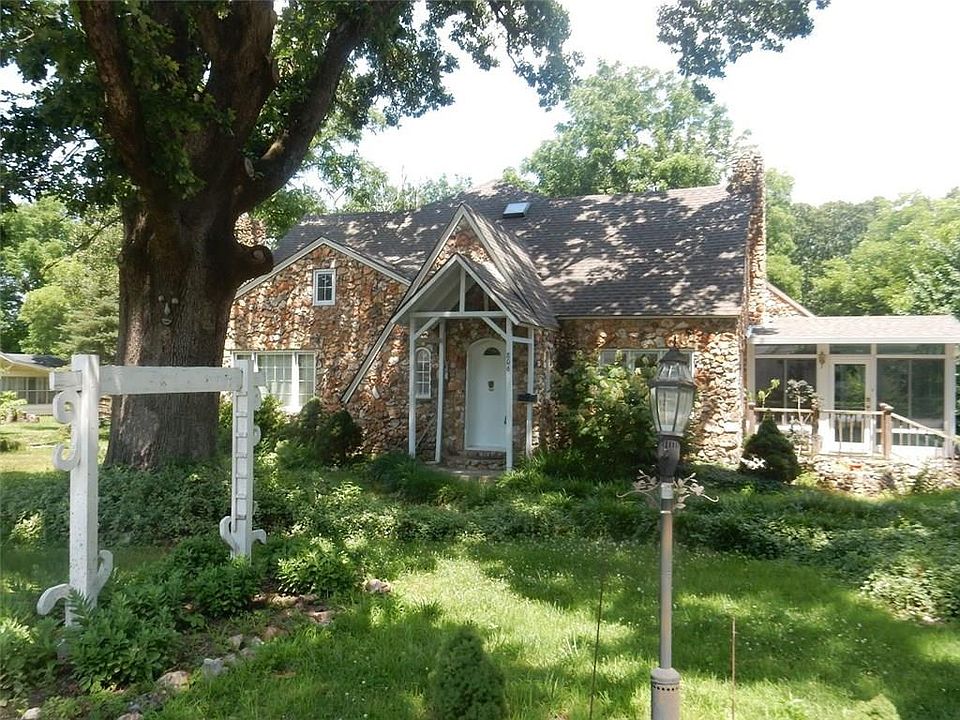 1st image of 806 NW A St