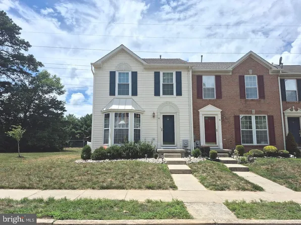 16 Colts Neck Dr, Sicklerville, NJ 08081