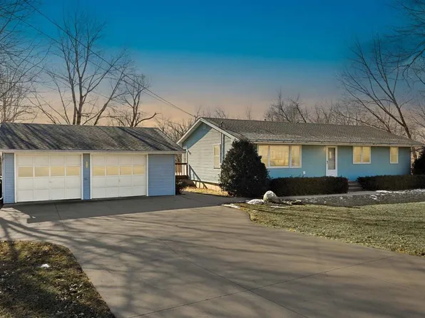 3721 Crestwood Dr NW, Cedar Rapids, IA 52405