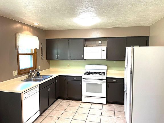 3rd image of 1017 Windbourne Dr