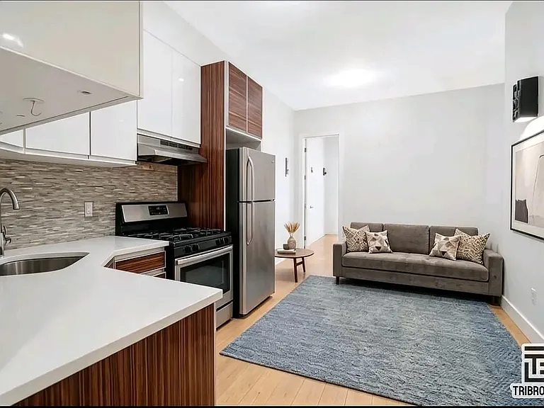 277 Menahan St #3R — Photo 2