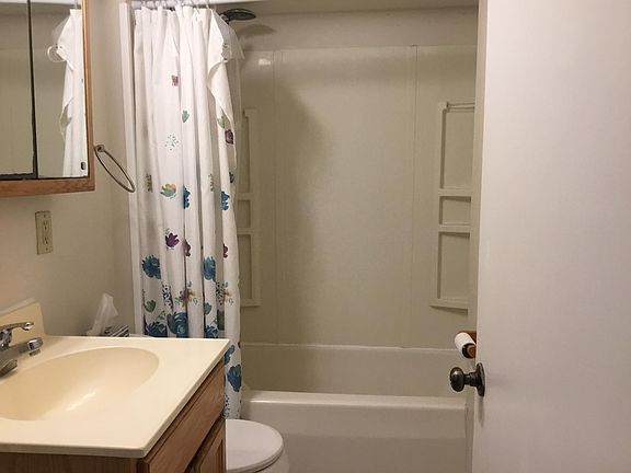 5th image of 612 E 9th St