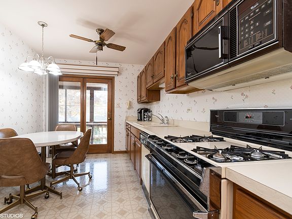 4th image of 17595 Windsor Pkwy #0