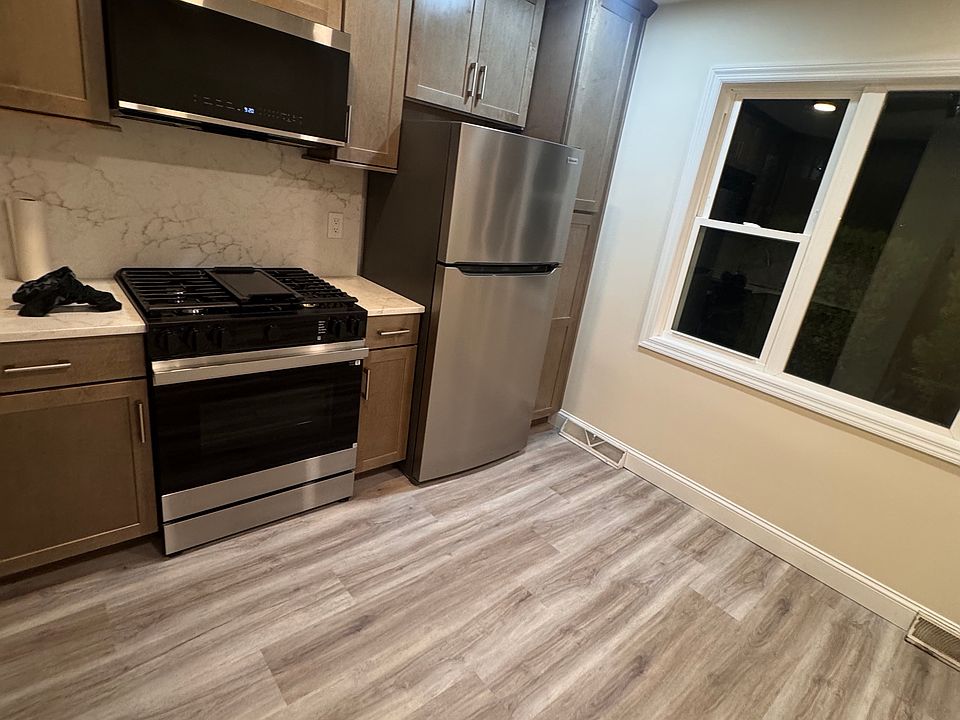 1st image of 243 Crafton Ave #1