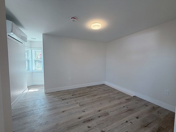 5th image of 22 Grant Ave #5