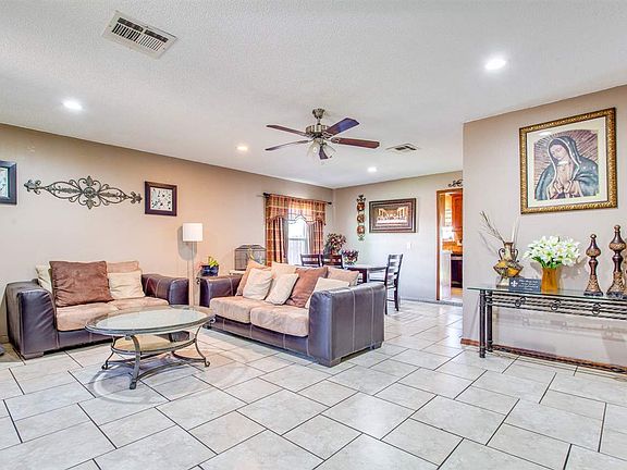 3rd image of 909 Hillcrest Dr
